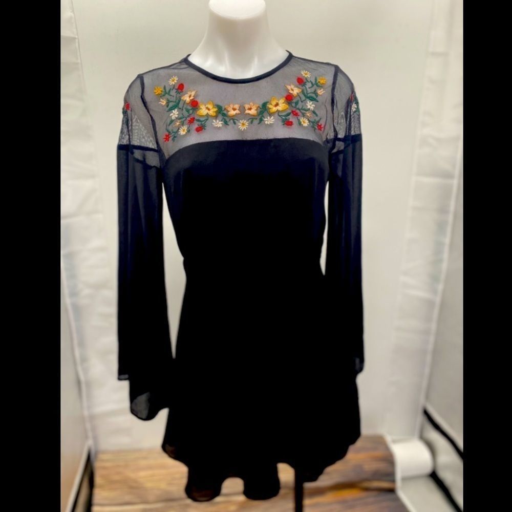 Forever 21 Small Floral Black Short  Dress